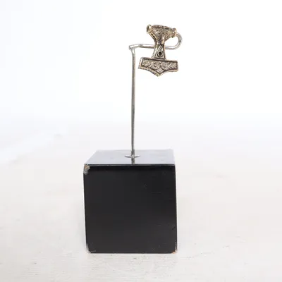 Hänge (Guldfärgad) Okänd metall