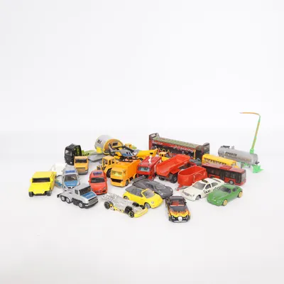 Leksaksbil (SKUDESERT-LION) från Siku