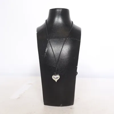Collier (Noir, Argent) Métal inconnu