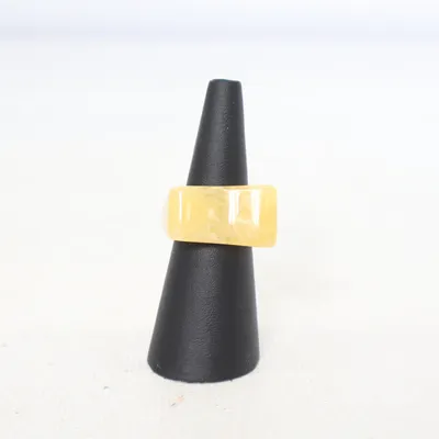 Ring (Geel) Onbekend materiaal