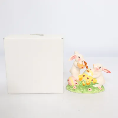 Figurine (White, Multicolored)