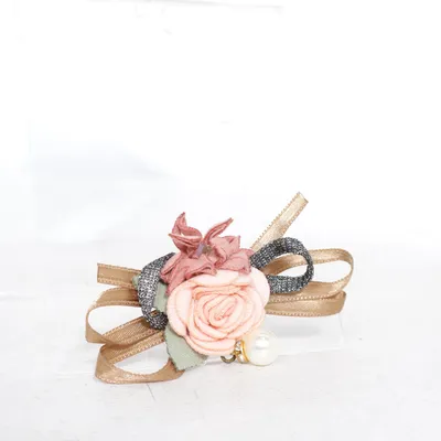 Brosch (Rosa, Brun, Svart) Okänd metall