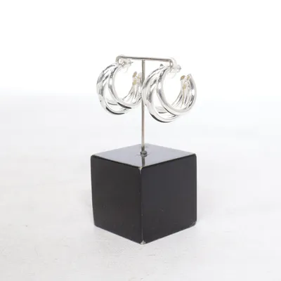 Örhängen (Silverfärgad) från Snö of Sweden Okänd metall