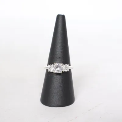 Ring (Silverfärgad) Okänd metall