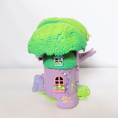 Maison de poupée (disney, winnie the pooh, pooh bear, nalle puh, vintage winnie the pooh, vintage nalle puh, dollhouse, playhouse, toy house, disney toy, disney vintage, kids toy, collectible toy, disney collectible, pooh house, tree house, pooh bear house, vintage toy, retro toy, 90s toy, 2000s toy, childhood nostalgia, nursery decor, kawaii, cottagecore, fairy house, fantasy toy, rare disney, disney dollhouse, playset, disney playset, pooh collectible, vintage disney, nostalgic toy, tiktok vintage, y2k toy, collectible disney, kids room decor, toy collector, disney decor) de Disney