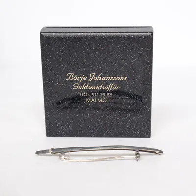 Brosch (Blå) från Körsnär Börje Jonsson Uppsala Okänd metall