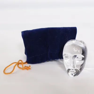 Inredningsdetalj (Brains av Bertil Vallien ) från Kosta Boda