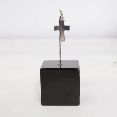 Hänge (Silverfärgad) Okänd metall