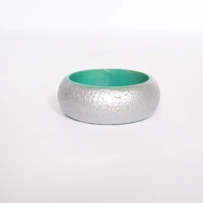 Armring (Silverfärgad) Okänd metall, Trä