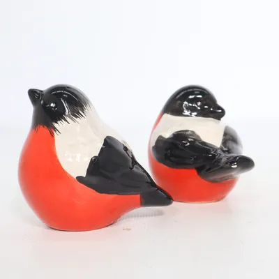 Beeldje (Rood, Zwart, Grijs)