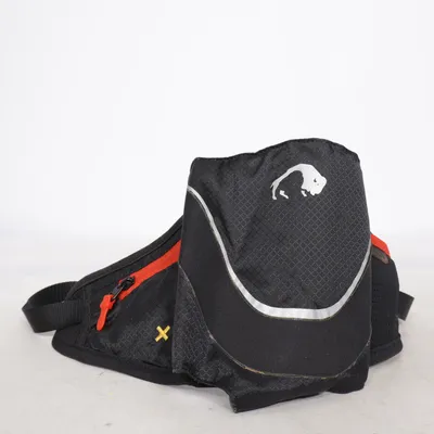 Vätskebälte (Svart, Röd) från Tatonka