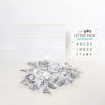 Wanddekoration (Basic Letter Pack) von A Little Lovely Company