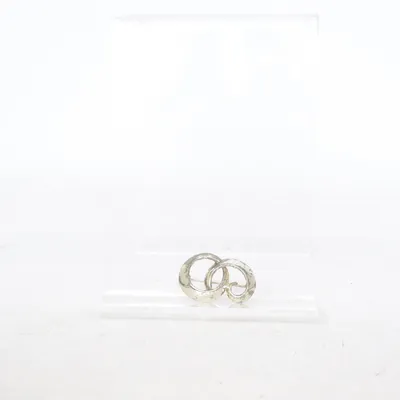 Brosch (Silverfärgad) Okänd metall