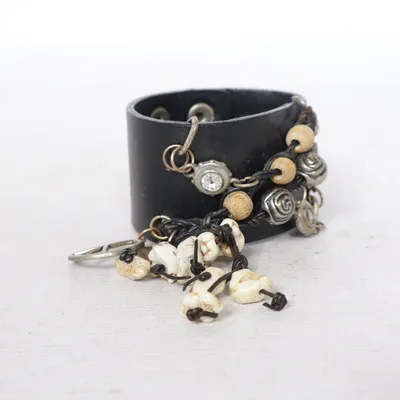 Armband (Svart, Beige, Silverfärgad) Okänd metall