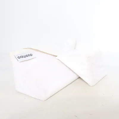 Side sleeper pillow (White) from Doomoo