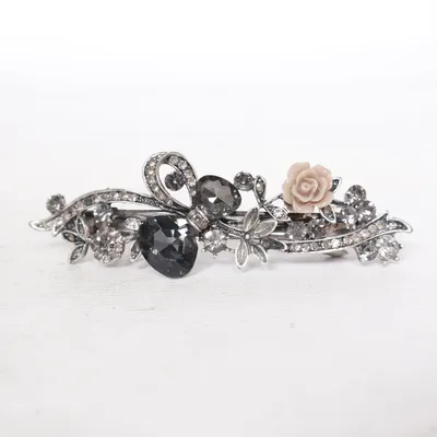 Brosch (Grå, Rosa) Okänd metall