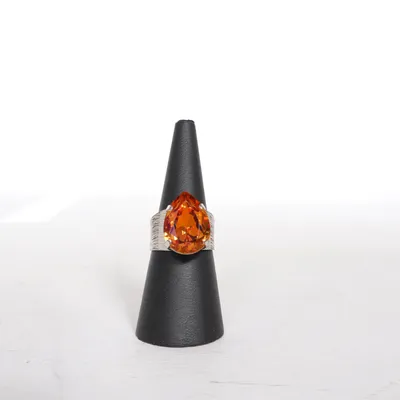 Ring (Orange) från Caroline Svedbom Okänd metall