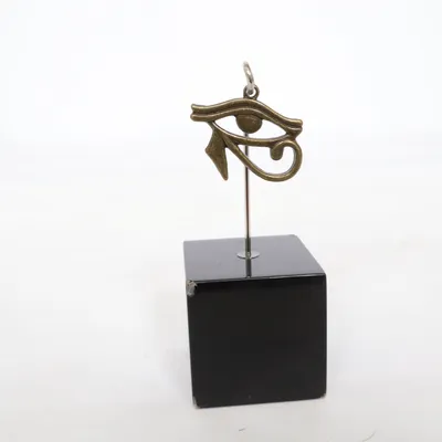 Hänge (Brun) Okänd metall