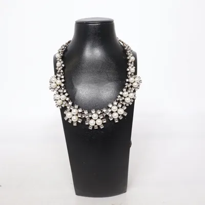 Halsband (Silverfärgad, Vit) från Zara Okänd metall