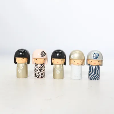 Kokeshi (Flerfärgad) från Skincity