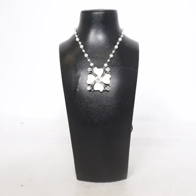 Collier (Blanc) de Arium Métal inconnu