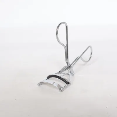 Ögonfransböjare (Silverfärgad) från The Body Shop