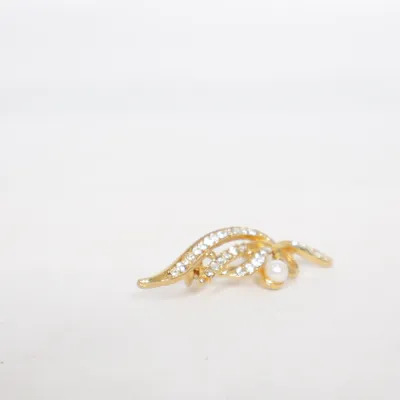 Brosch (Guldfärgad) från DK. Okänd metall