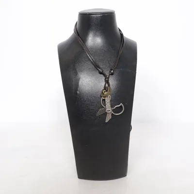 Halsband (Svart, Guldfärgad) Okänd metall