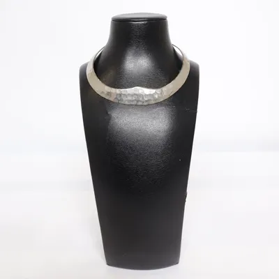 Neck ring (Silver) Unknown metal