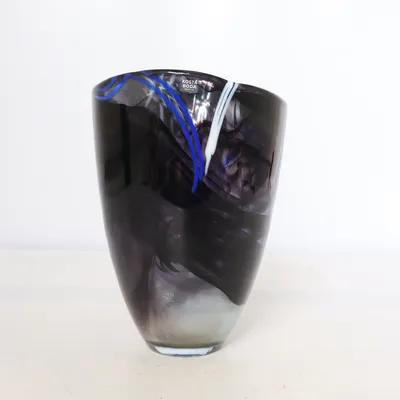 Vase (Sort, Blå, Hvid) fra Kosta Boda