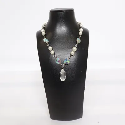 Halsband (Silverfärgad, Vit) Okänd metall