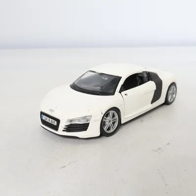 Leksaksbil (R8) från Maisto