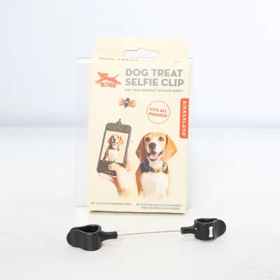 Dog accessory (Dog Treat Selfie Clip) from Kikkerland