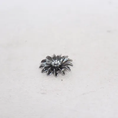 Brosch (Grå, Svart) Okänd metall