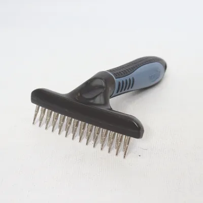 Fur brush (Black, Blue) from Trixie