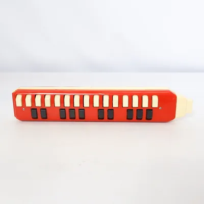 Melodica (Rood, Wit, Zwart)