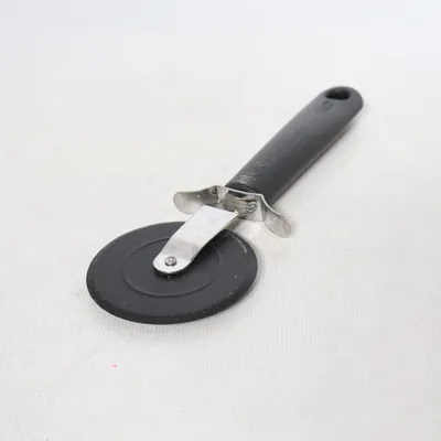 Pizza slicer (Sort) fra ICA