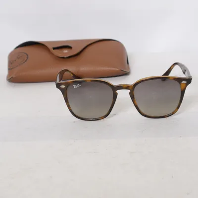 Solglasögon (RB 4258) från Ray-Ban