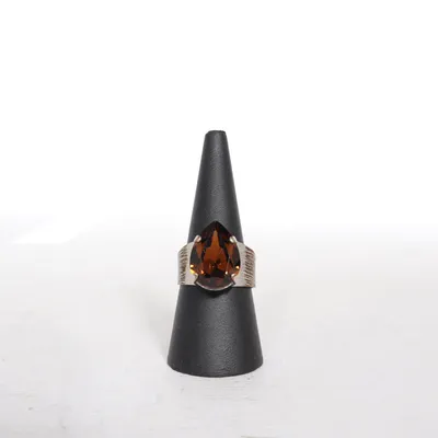 Ring (Silverfärgad, Brun) från Caroline Svedbom Okänd metall