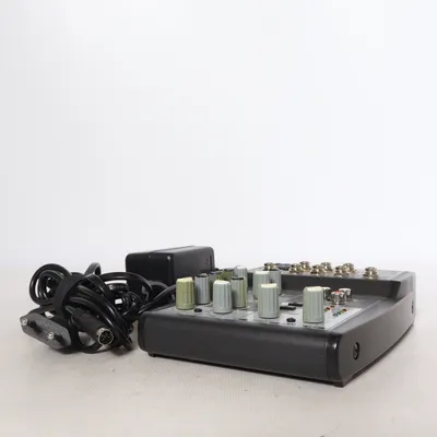 Table de mixage (Xenyx 502) de Behringer
