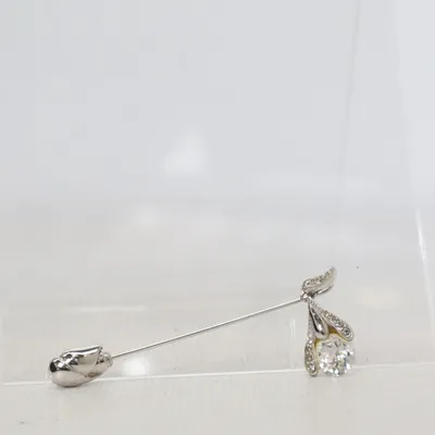 Slipsnål (Silverfärgad) Okänd metall