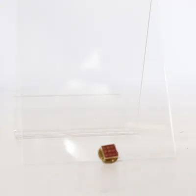 Reversspeld (Rood, Goud) van Ballou Regd Onbekend materiaal