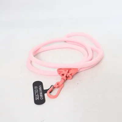 Accessoire de téléphone (Rose) de Humble But Bold x Carmushka