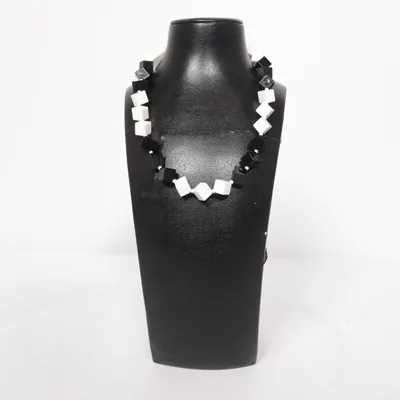 Collier (Noir, Blanc) Plastique