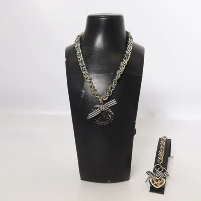 Collier (Argent, Noir, Blanc) de Schmuck Art Métal inconnu