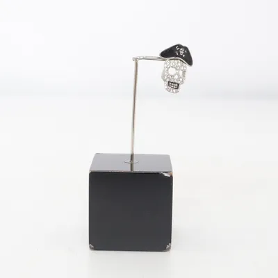 Pendentif (Noir, Argent) Métal inconnu