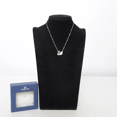 Halsband (Silverfärgad) från Swarovski Okänd metall