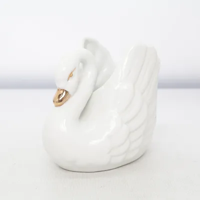 Figurine (White)