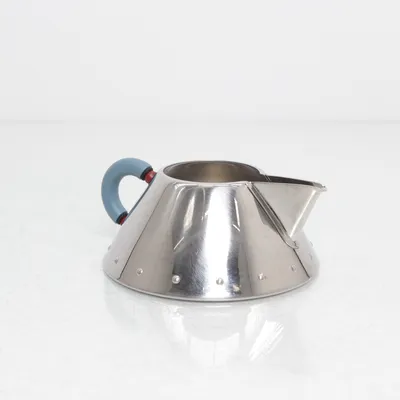 Melkkannetje (Cremiera 9096 av designern Michael Graves) van Alessi