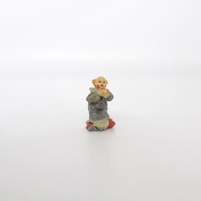 Figurine (Multicolored)